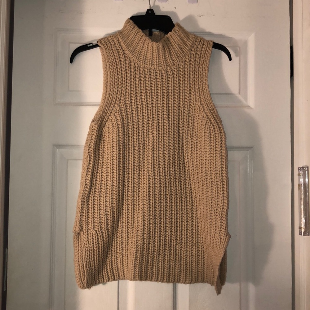Turtleneck sleeveless knit sweater